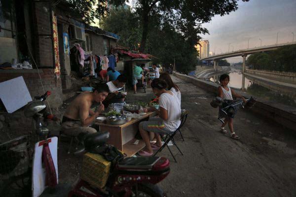 大都市北京上海棚户区生活像贫民窟(4) 第4页