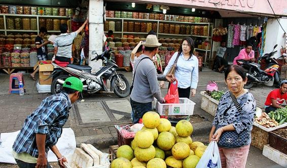 印尼华人生活艰辛：猪肉50元/斤 居住环境差(6) 第6页