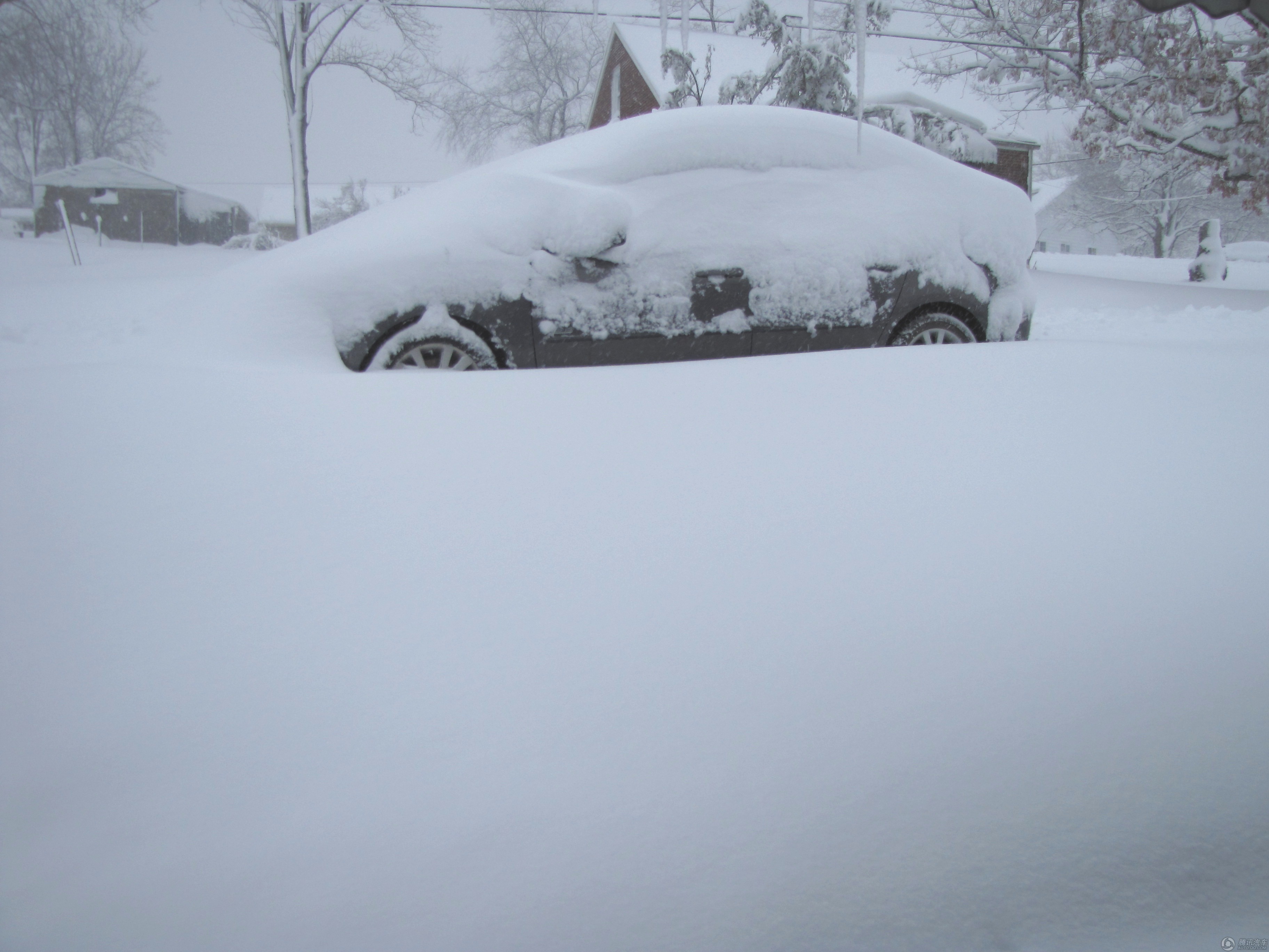 终于下雪了! 盘点全球各地雪后"车相"