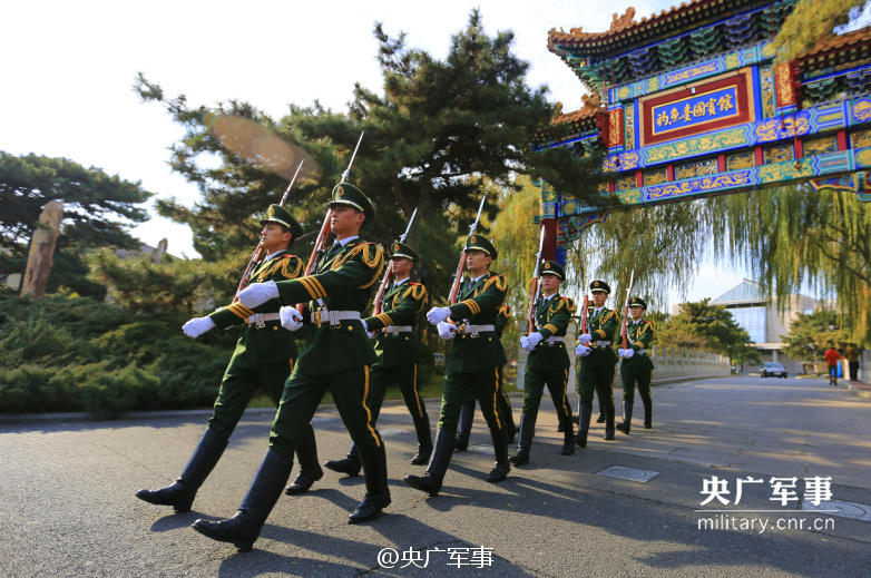 组图：钓鱼台国宾卫士班罕见曝光 最彰显国威的“国家名片” 第1页