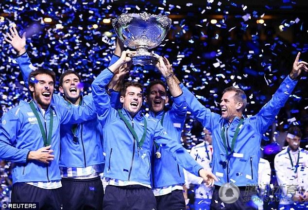 组图：阿根廷首夺戴杯冠军 马拉多纳疯狂庆祝 第1页