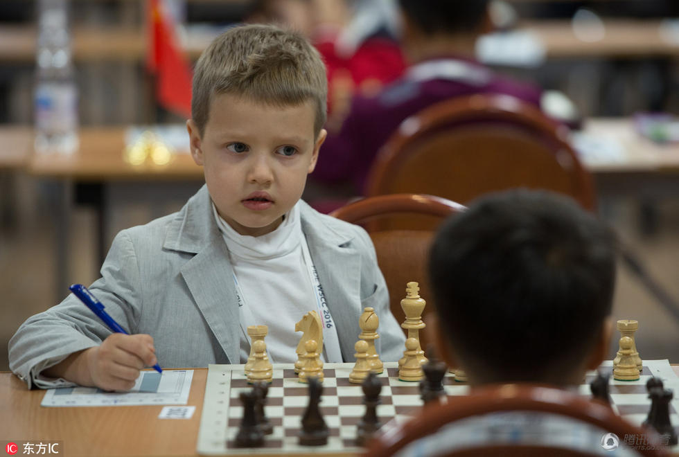 高清：世界学校象棋锦标赛进行 场上全是表情帝(6) 第6页