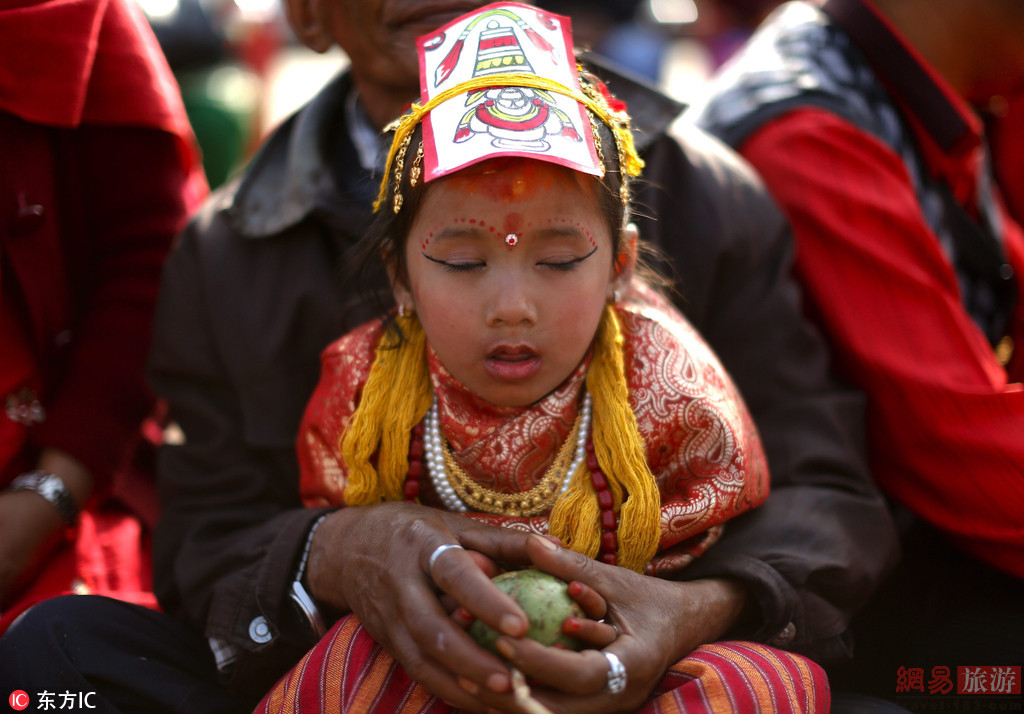 尼泊尔女孩9岁出嫁 新郎竟是“贝儿果”(6) 第6页