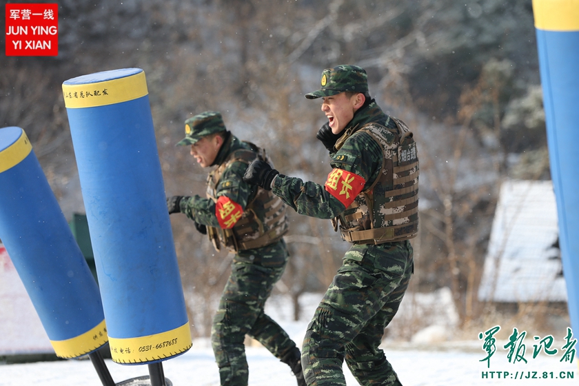 山东烟台:武警特战风雪砺兵昆嵛山