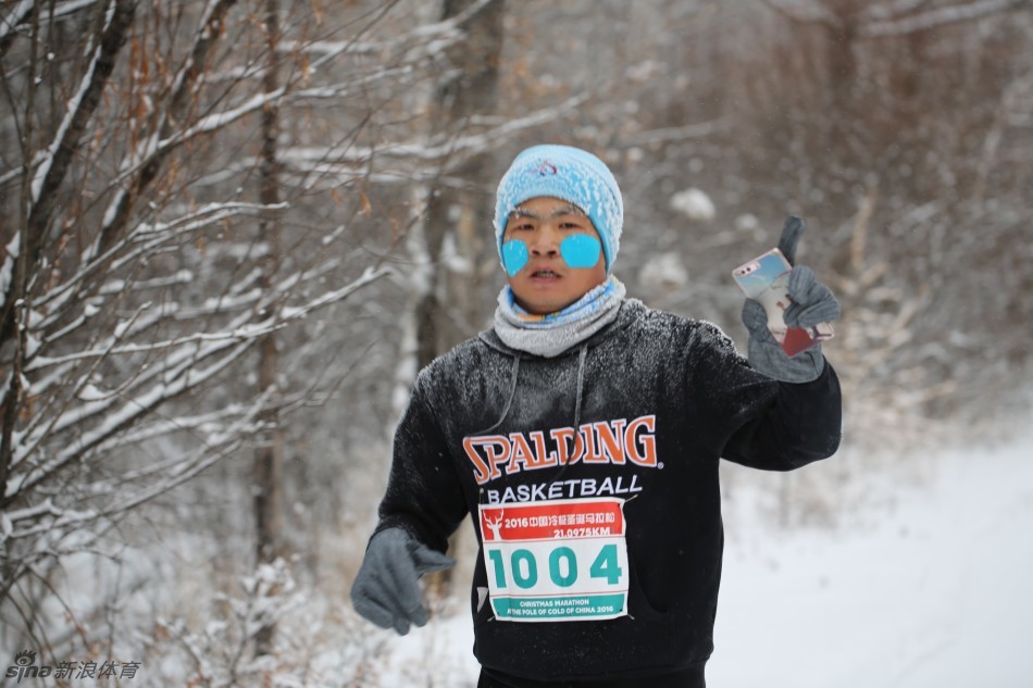 跑过冰天雪地！圣诞冷极马拉松根河开跑(10) 第10页