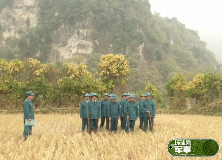 越南士兵训练使用简易弓弩 第1页