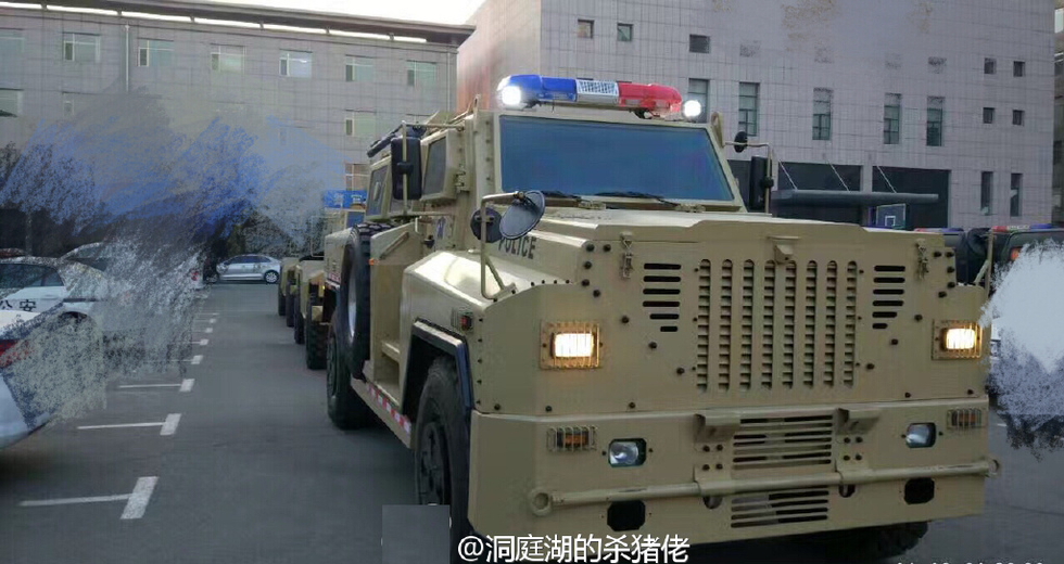组图:中国特警疑似换装新型国产防地雷反伏击车