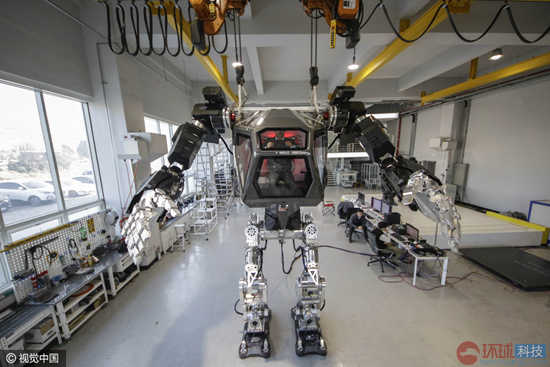 韩国研发4米高人控机器人 科技神作令人震惊 第1页