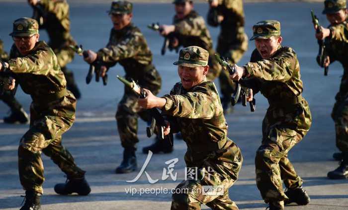 中国海警入警大学生举行阅兵仪式(2) 第2页