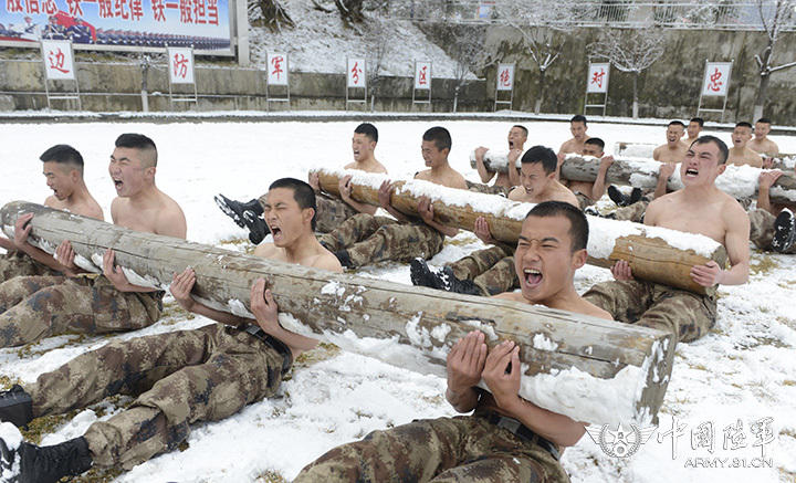 组图：辣眼睛 -15℃，赤身浴雪励精兵 第1页