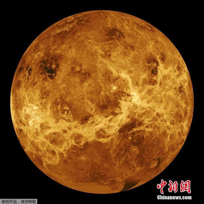 NASA公布冥王星照片 太阳系九兄弟凑齐证件照(3) 第3页