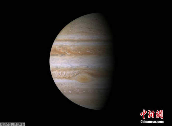 NASA公布冥王星照片 太阳系九兄弟凑齐证件照(5) 第5页