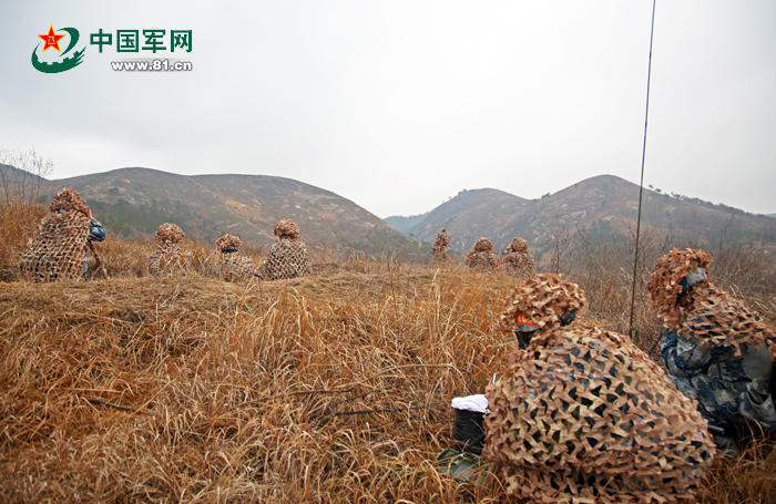 组图：空降兵某军：新年开训 数百名“兵教头”军事论剑(8) 第8页