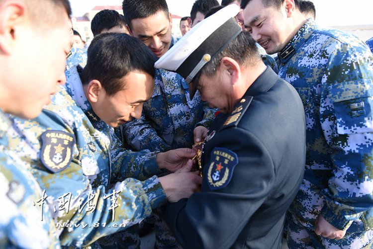 流金岁月不了情 三十年光阴诉说关外擎鹰人敬业情怀 第1页