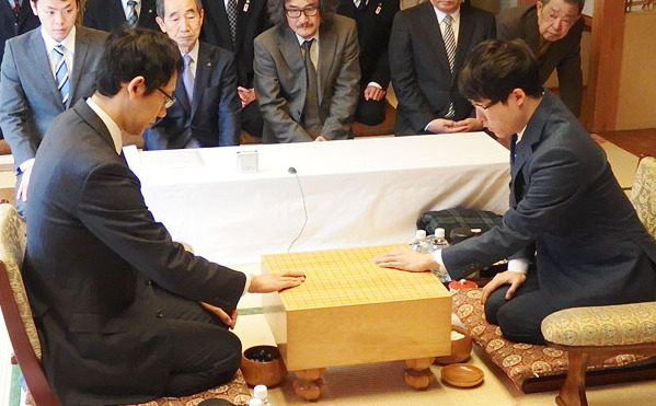 日本棋圣战首局打响(2) 第2页