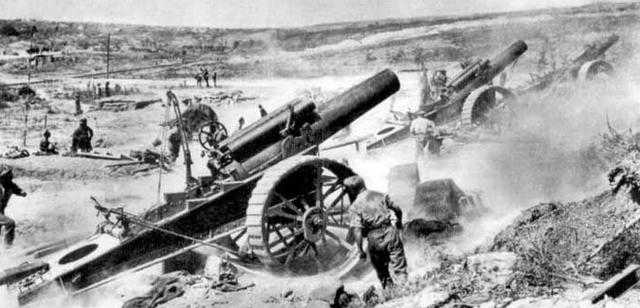 直击一战时期火炮罕见照：难得一见的大口径榴弹炮投用到战场上 第1页