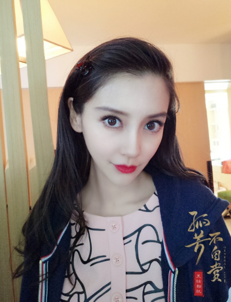 Angelababy生子升级当妈 揭杨颖叫Angelababy的内幕（图） 第1页