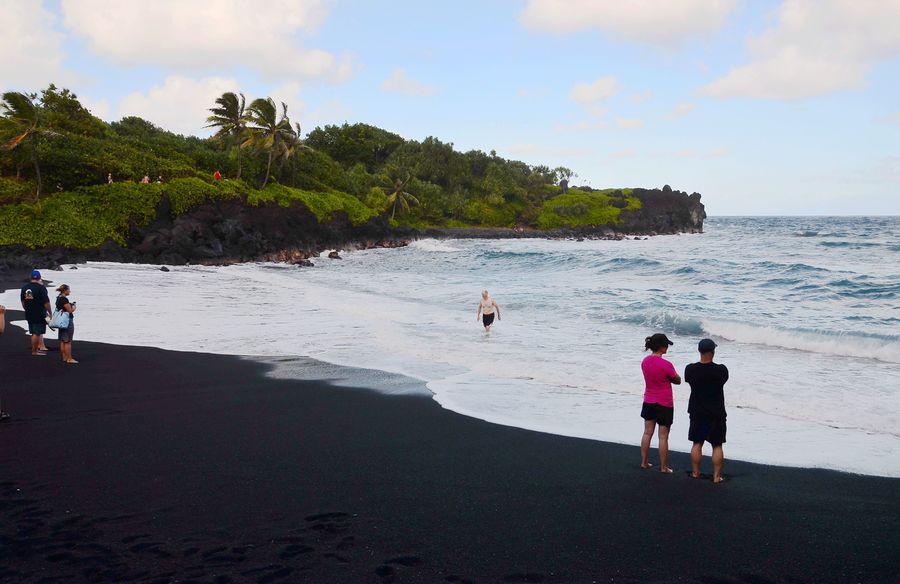 Black Sand Beach 黑沙滩 第1页