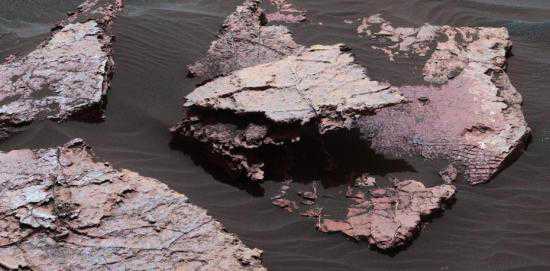 火星有水现新证据 30亿年前裂痕引人遐想(3) 第3页