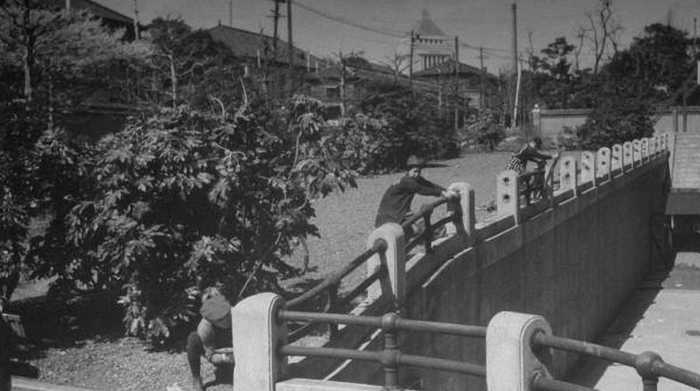 二战日本金属材料短缺，被迫拆除铁栏杆，用以生产武器 第1页