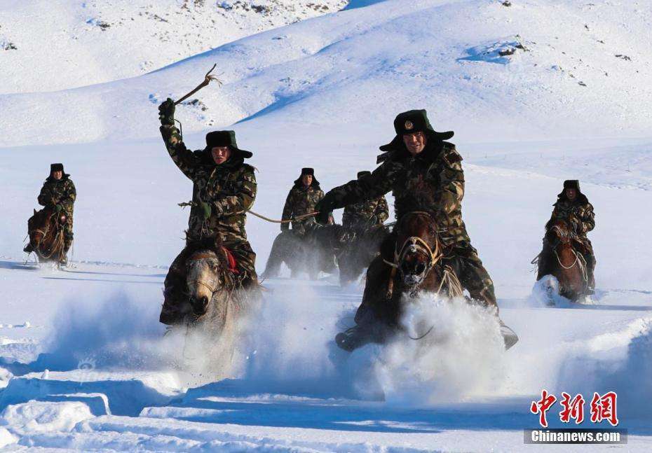 俄军用驯鹿和二哈拉雪橇！解放军骑马还骑骆驼(15) 第15页