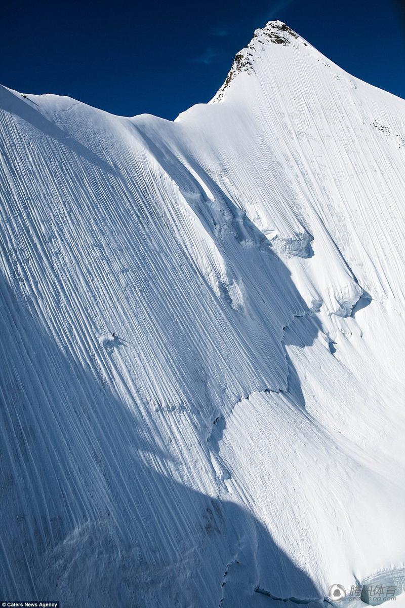 组图：玩命！牛人从4200米高垂直坡道极限滑雪(9) 第9页