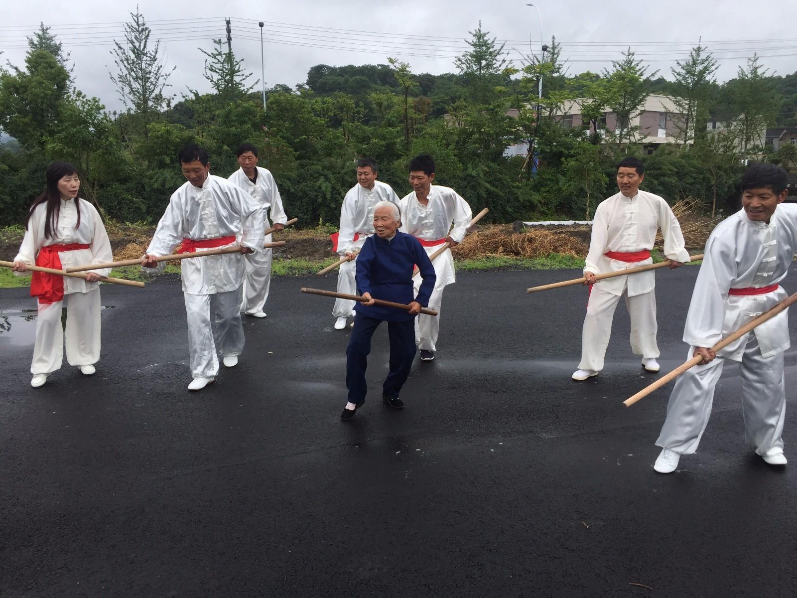 牛!94岁"功夫奶奶"习武91年 曾单挑恶霸(3) 第3页