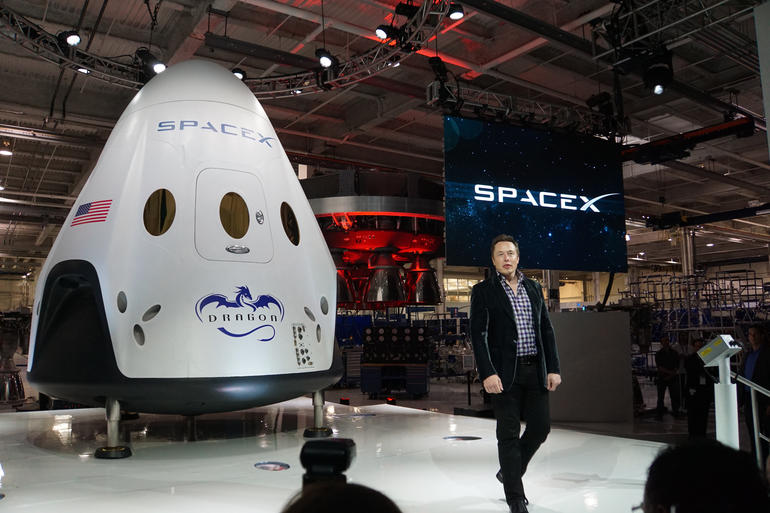 SpaceX：2018年底将送两乘客到月球旅游 第1页