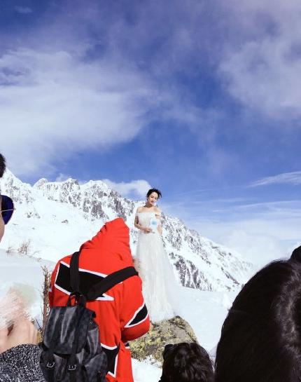 杨紫雪山上穿婚纱拍照 发文就一个字：冷(2) 第2页