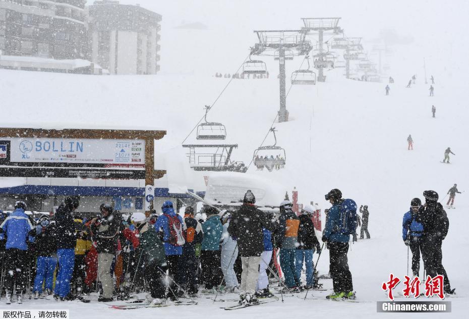 法国滑雪胜地蒂涅发生雪崩(3) 第3页