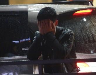 张杰在雨中哭泣 疑因唱歌失利