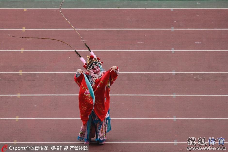 高清：中甲开幕式劲歌热舞 任贤齐献唱气氛火爆(3) 第3页