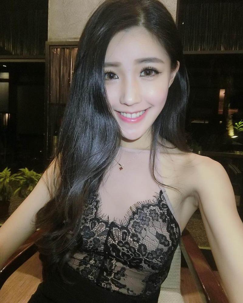 大胸美女ivy kuang私房大胆性感自拍美女图