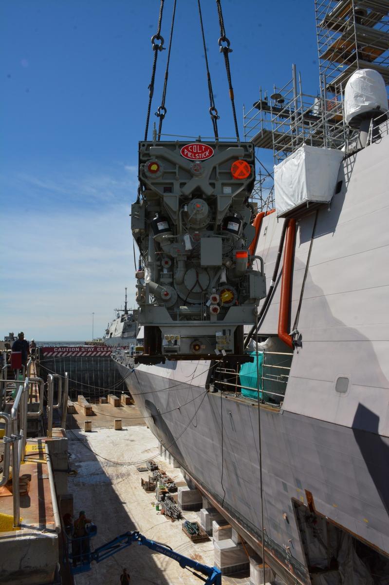 组图:美军濒海战斗舰更换法制发动机 中国也在用