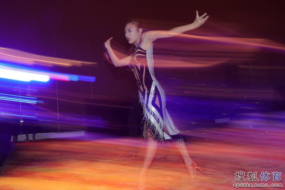 高清：2017中国体育舞蹈公开系列赛 众选手炫舞(9) 第9页
