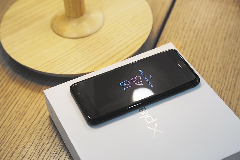 vivo Xplay6磨砂黑版开箱图赏：流行色的新美感 第1页