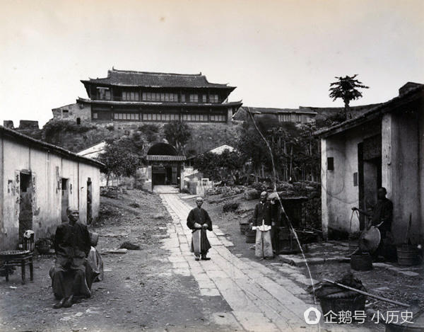 1869年广州老照片：高官命妇、赌徒、做买卖的儿童 第1页