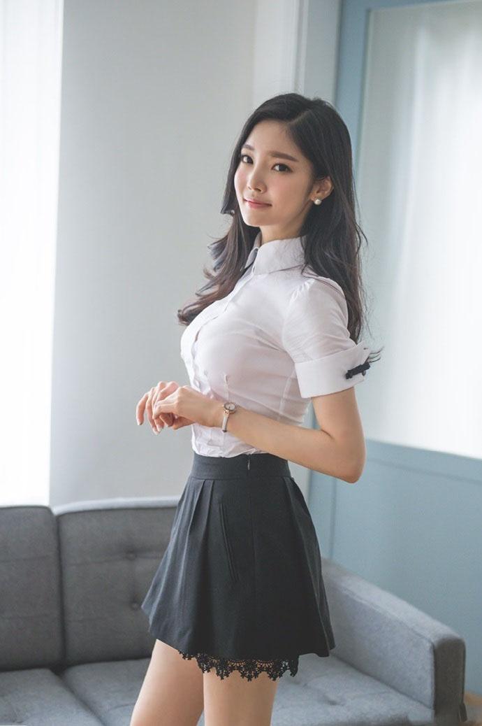 韩国美女朴正允大胆学生制服性感沙发美女写