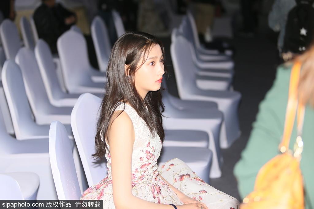 北京电影节：开幕式红毯休息区一览 潘长江、朱时茂等明星到场 第1页