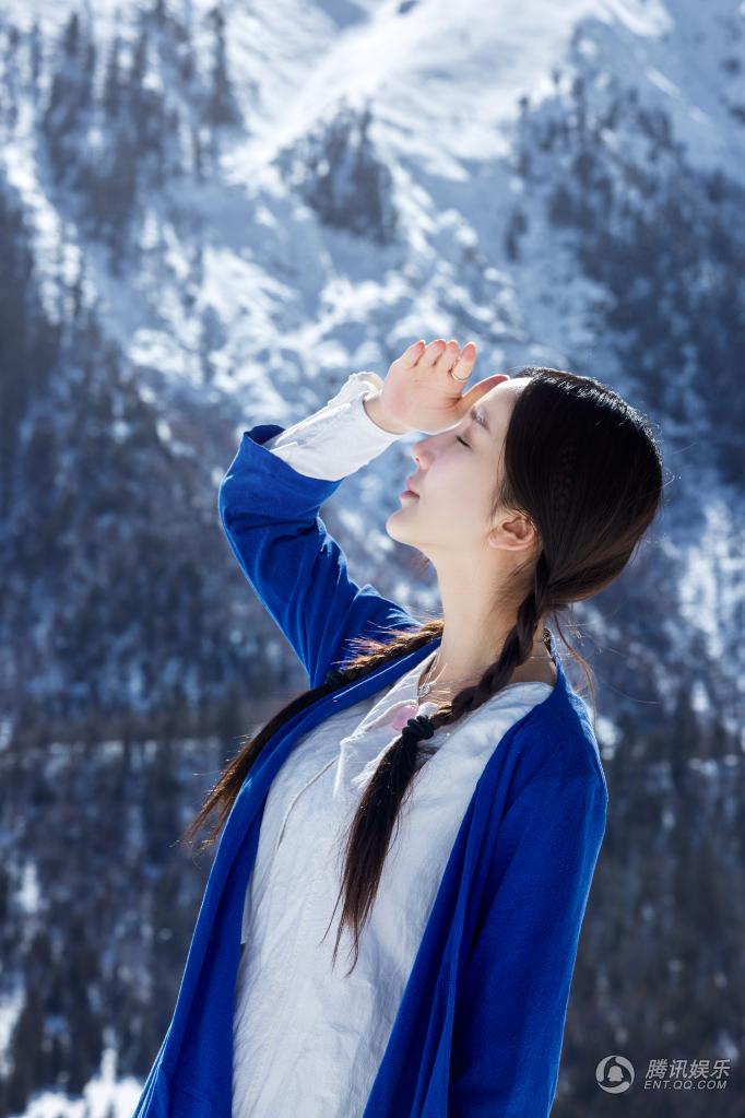 高清：娄艺潇雪山脚下拍大片 扎双马尾气质纯净(6) 第6页