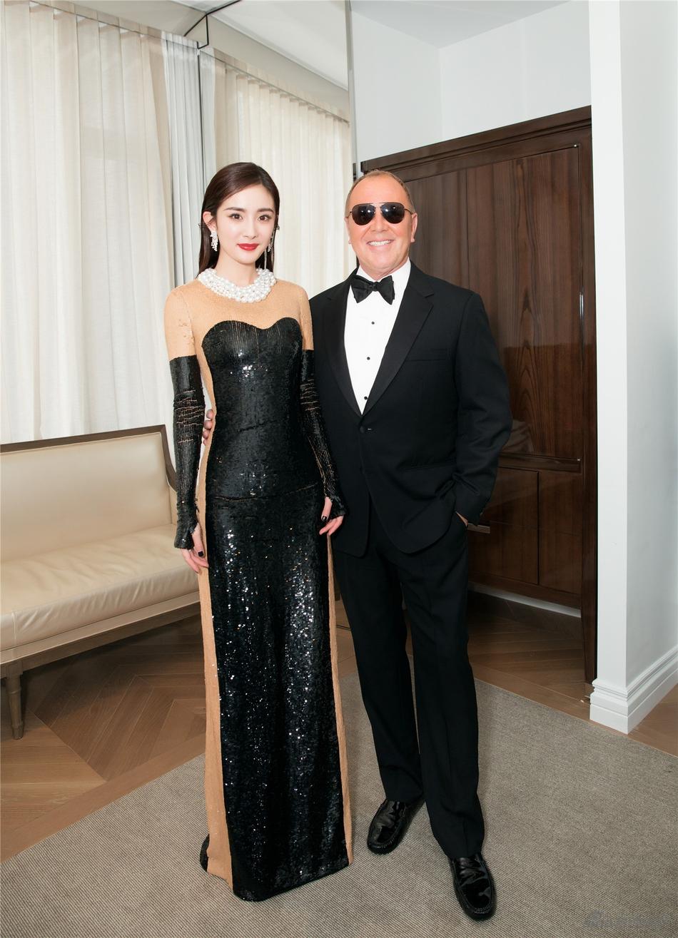 杨幂亮相MetGala 幻象剪影礼服致敬川久保玲(图)(5) 第5页