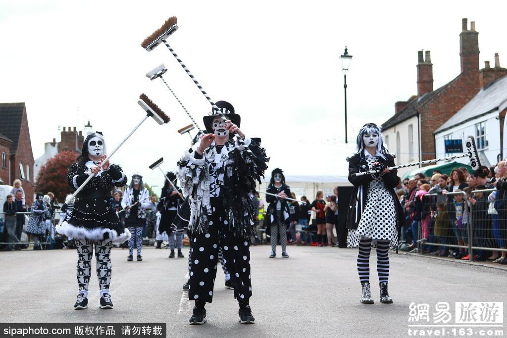 英国剑桥郡举行“滚奶酪”比赛 太会玩 第1页