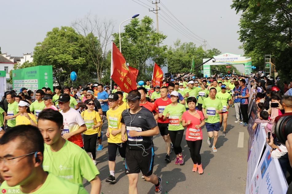 合肥半程马拉松赛鸣枪开跑 “齐天大圣”凑热闹(11) 第11页