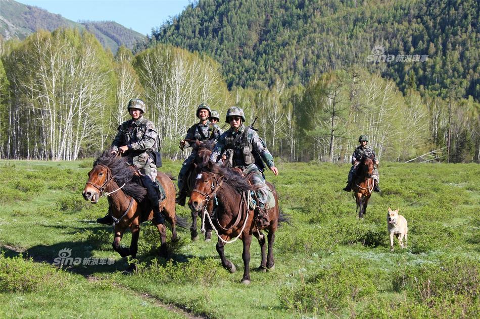 解放军骑兵部队还是相当帅气