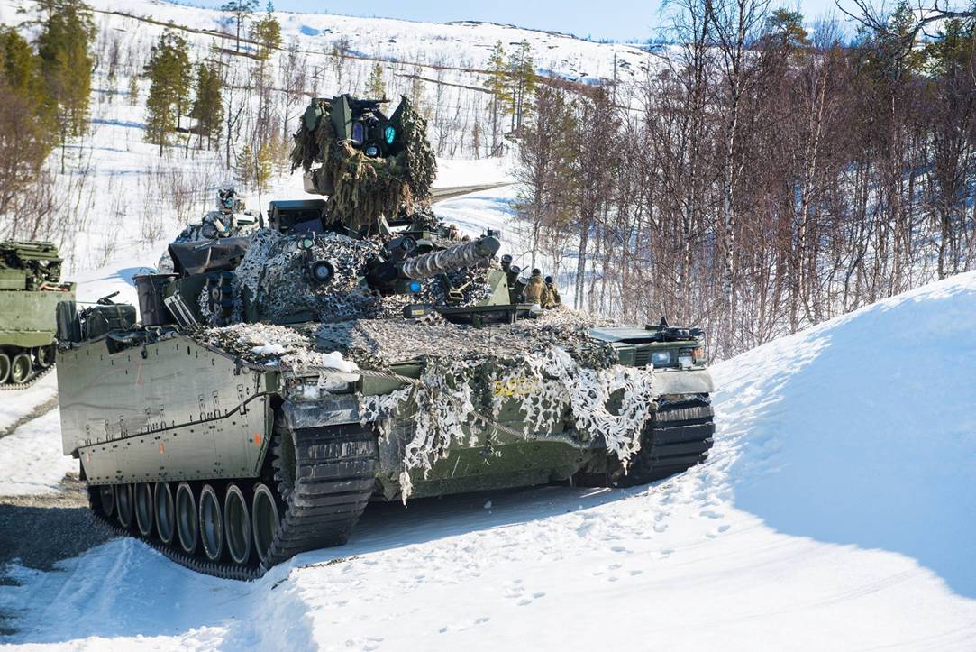 挪威陆军5月白雪中实战训练