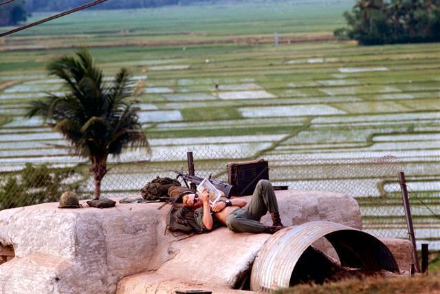 南越时期的西贡：美国大兵在街头 第1页