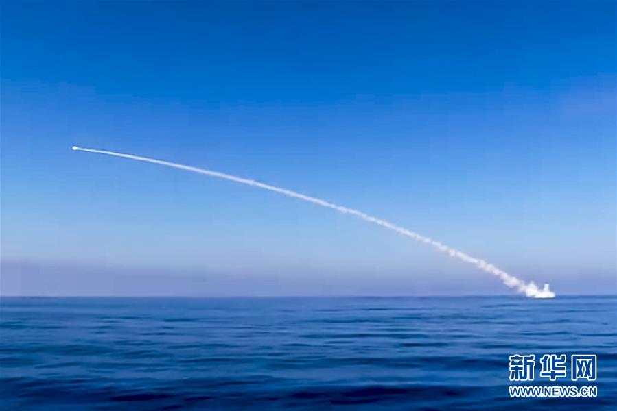 俄战舰发射巡航导弹打击“伊斯兰国”目标 第1页