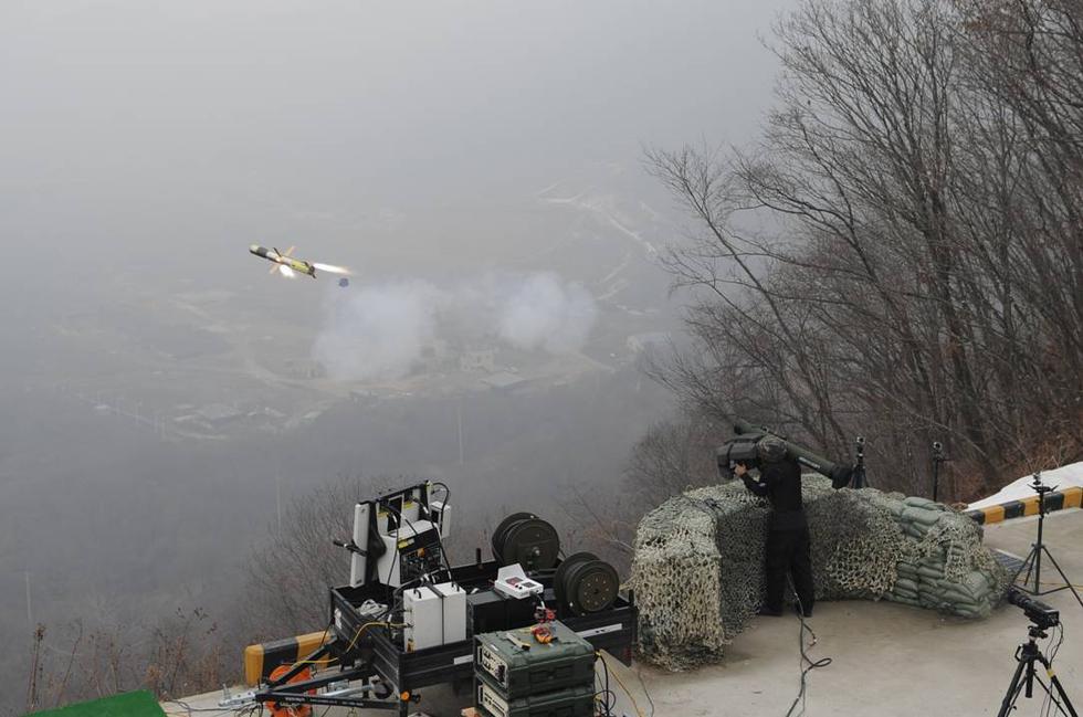 韩国单兵反坦克导弹测试成功(2) 第2页