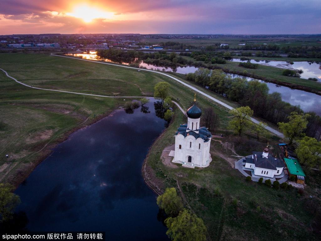 俄罗斯涅尔利河上的圣母代祷教堂 第1页