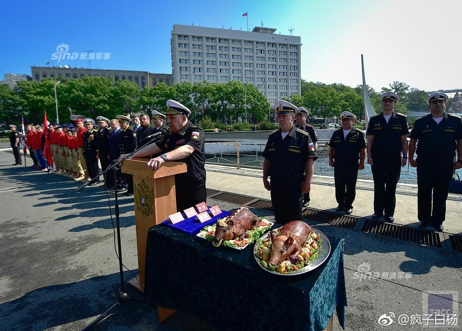 中国有这样吗？俄瓦良格舰返港水兵与情人拥吻(5) 第5页